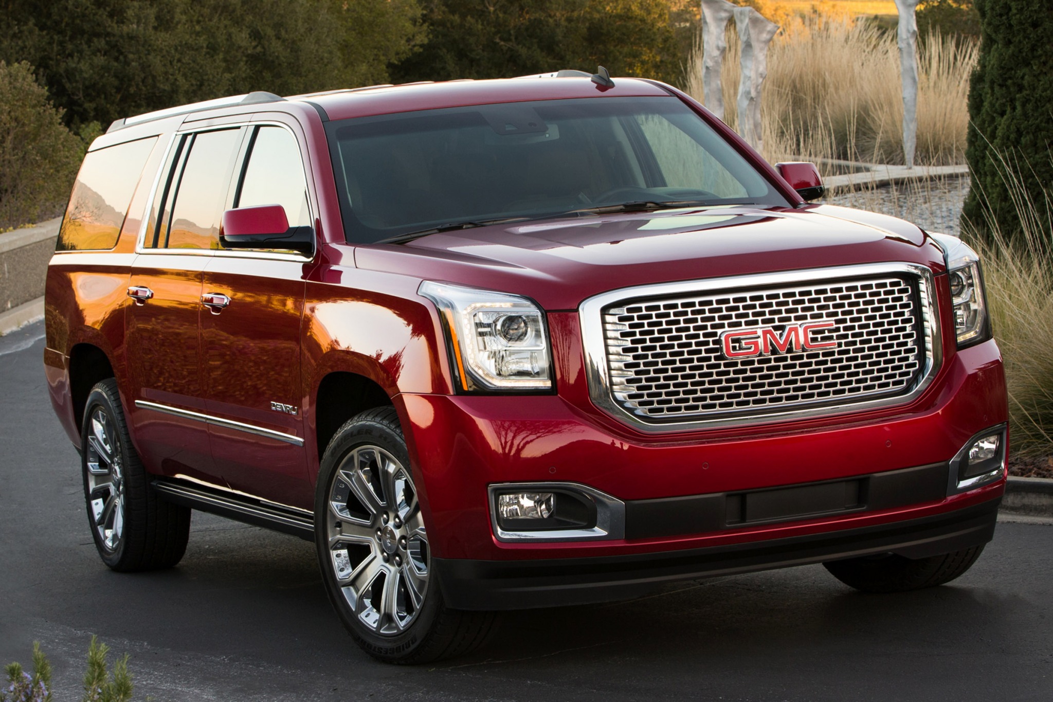 2016 GMC Yukon XL VINs, Configurations, MSRP & Specs AutoDetective